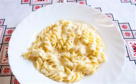 Kremingas žiedinių kopūstų padažas makaronams