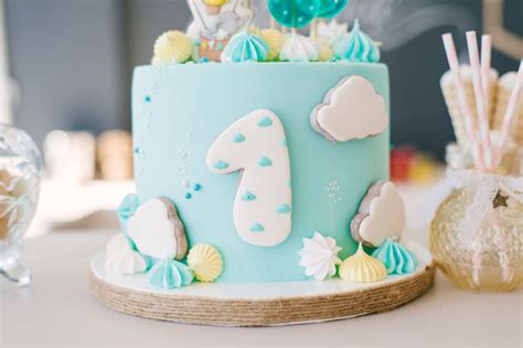 Pirmasis gimtadienis ir kūdikio tortas