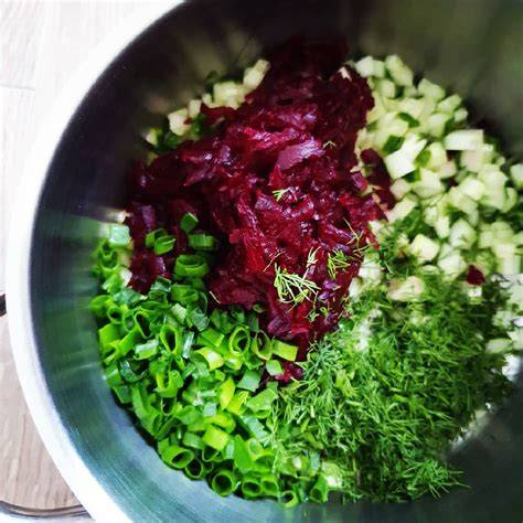 švieži ingredientai: burokėliai, grybai ir prieskoniai