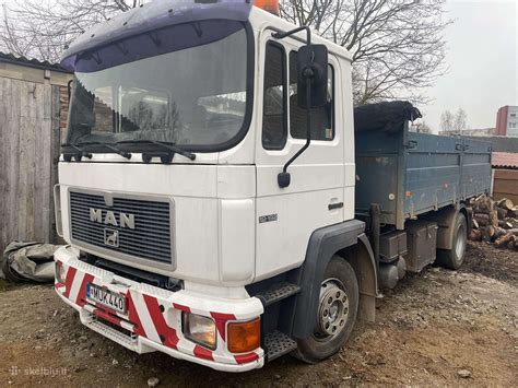 Sunkvežimis savivartis su kroviniu