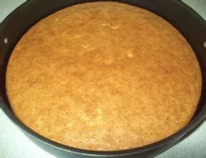 paruoštas biskvitas ant grotelių