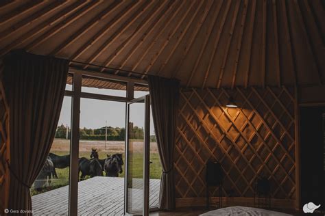 Jauki aplinka restorane Perkūno namai su vaizdu į slėnį