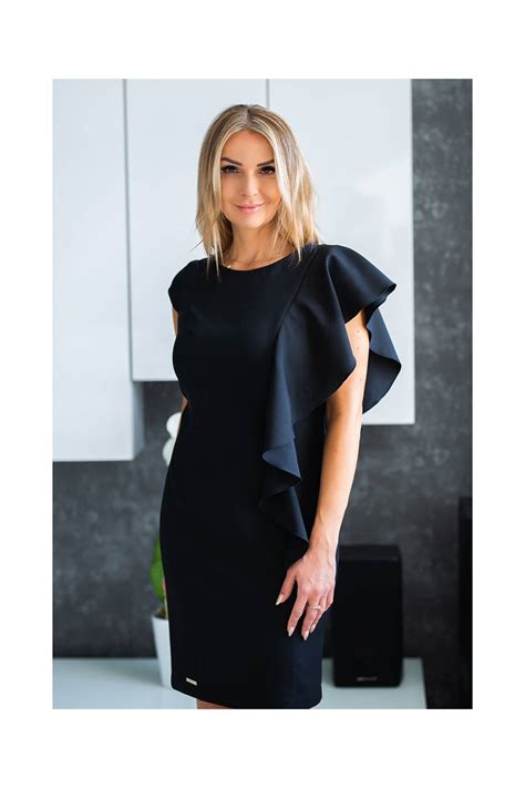 Elegantiškos juodos suknelės moterims virš 40