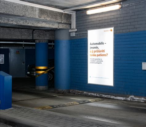 Reklama automobilių stovėjimo aikštelėje