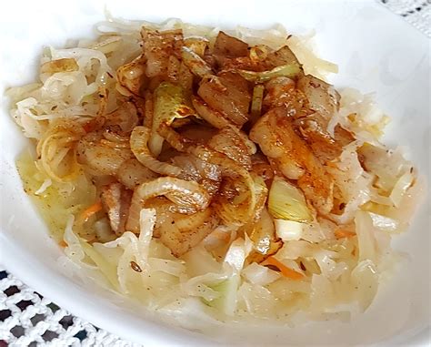 Tradicinis patiekalas su raugintais kopūstais