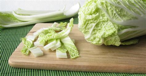 Ingredientai kiniškų kopūstų salotoms
