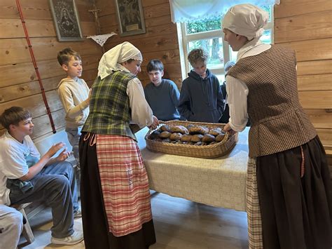 Mokiniai edukacijoje 