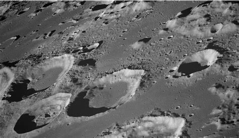 Mėnulio paviršiaus geologinės ypatybės