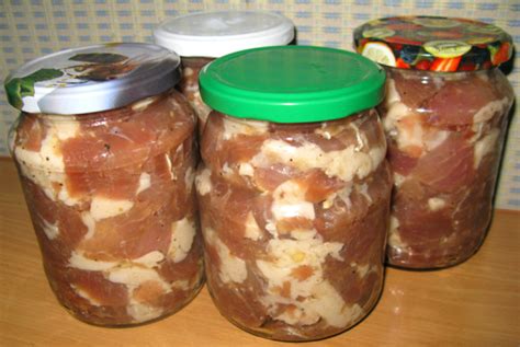 Mėsos konservai stiklainiuose