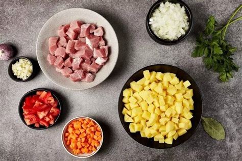 Kiaulienos troškinio ingredientai