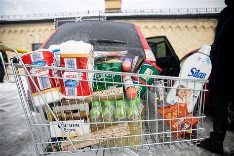 Lietuviai perka maisto produktus Lenkijoje