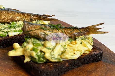 Gaivūs kiaušinių užkandukai ant skrudintos duonos