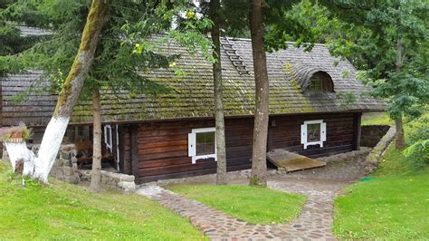 Senovinė lietuviška sodyba