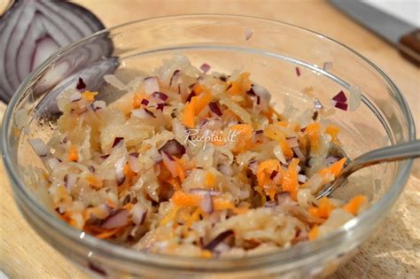 Ingredientai raugintų kopūstų salotoms