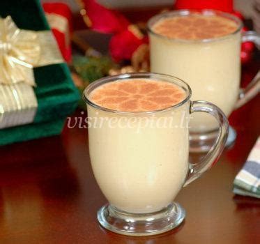 Eggnog kokteilis su muskato riešutu