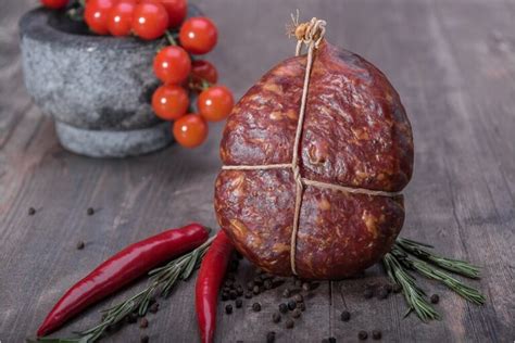 Skilandis - tradicinis lietuviškas rūkytos mėsos gaminys