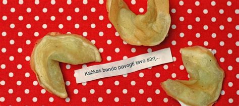 Laimės sausainiai su pranašavimais