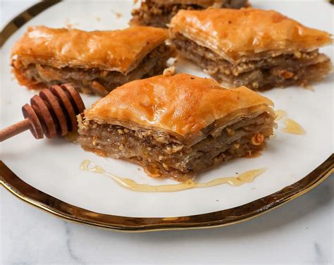 auksaspalvė kepta baklava