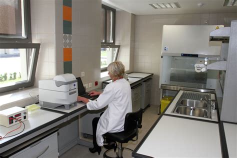 Mikrobiologinės laboratorijos tyrimų įranga