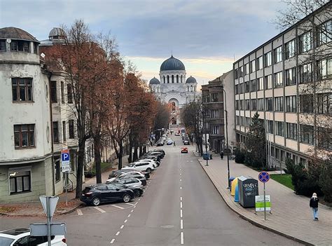 Kaišiadorių Gedimino gatvė su konditerijos parduotuvėmis