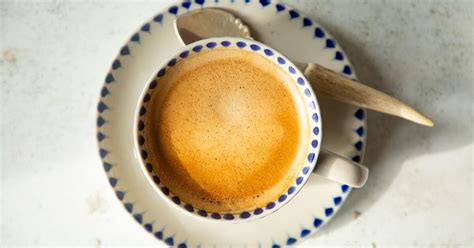 Fika pertraukos iliustracija su kava ir tradicinėmis bandelėmis