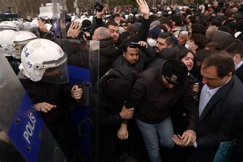 Policija Turkijoje. Protestai Stambulo centre.