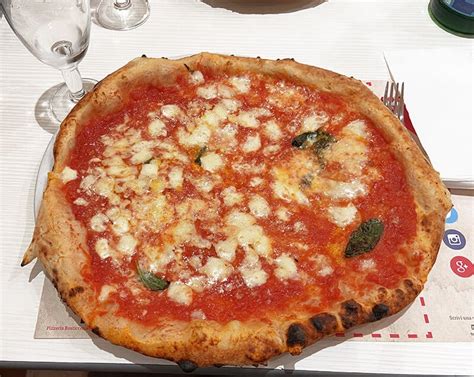 Neapolio pica Margherita