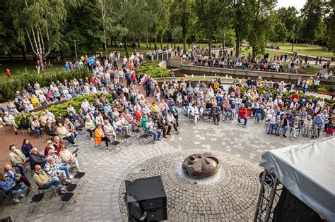 Dainuojamosios poezijos festivalio akimirka