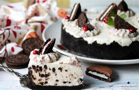 Paprastas „Oreo“ tortas su grietinėlės ir sūrio kremu