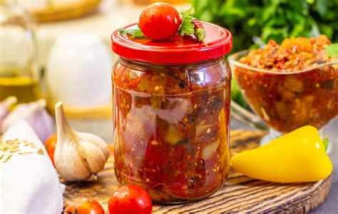 Procesas, kaip ruošiama daržovių mišrainė puode