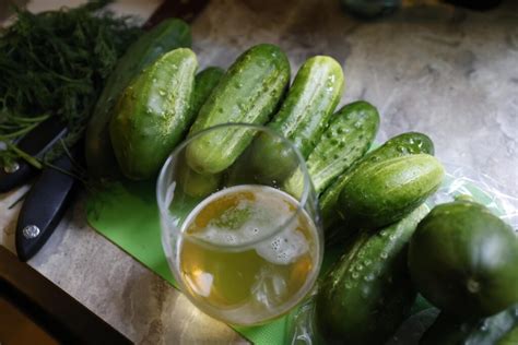 Švieži agurkai marinuoti
