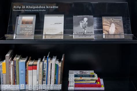 Įvairių šiuolaikinių konditerijos knygų ekspozicija
