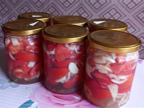stiklainiai su pomidorais savo sultyse