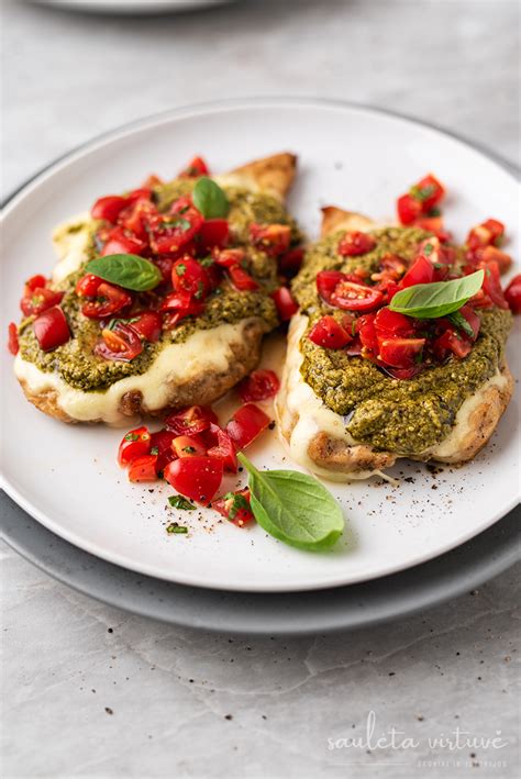 Gurmaniški kiaulienos kepsniai su mocarela ir pomidorais