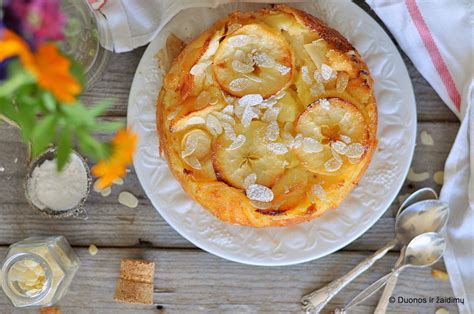 Itališkas obuolių pyragas „Torta di Mele“ su cukraus pudra
