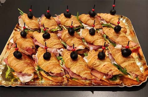 Jamonera su Serano kumpiu ir specialiais peiliais