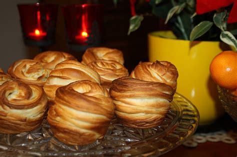 Saldūs ir pikantiški pyragėliai iš sluoksniuotos tešlos