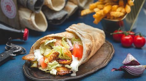 Įvairūs kebabai ir jų ingredientai