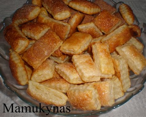 kapotos tešlos liežuviukai su cukrumi