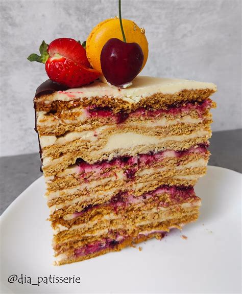 medaus tortas su grietine