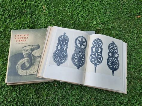 Lietuviški liaudies meno dirbiniai su duonos simbolika