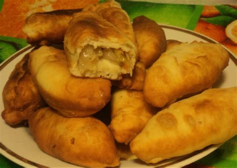 Ingredientai kibinams su raugintais kopūstais