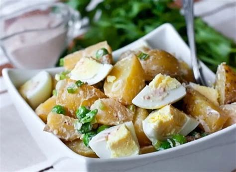 Peruvietiškos bulvių ir kiaušinių salotos