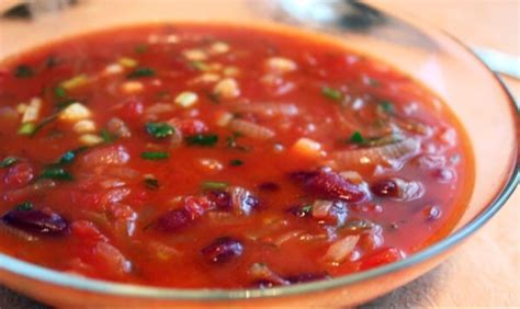 Ingredientai troškiniui su mėsa ir pupelėmis