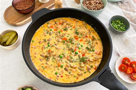 Rytietiškas vištienos troškinys su kokosų pienu ir daržovėmis