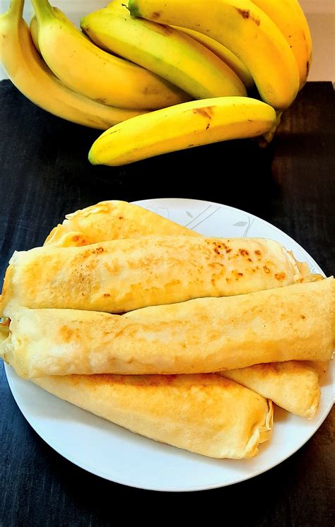 Sulenktas lietinis su bananais