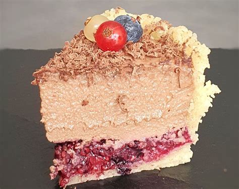 Šokoladinis triufelių tortas su vaisiais