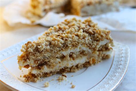 Sluoksniuotas nekeptas meduolių tortas