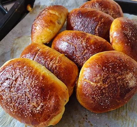 Minkštos naminės brioche bandelės