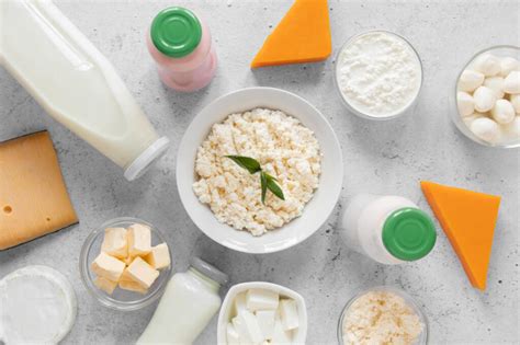 Įvairūs pieno produktai, kuriuose naudojamas raugas